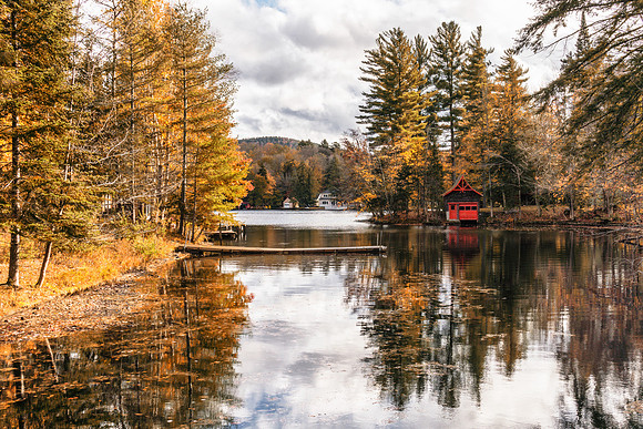 20181017-JAH05026: The photogenic red boathouse in Old Forge NY.