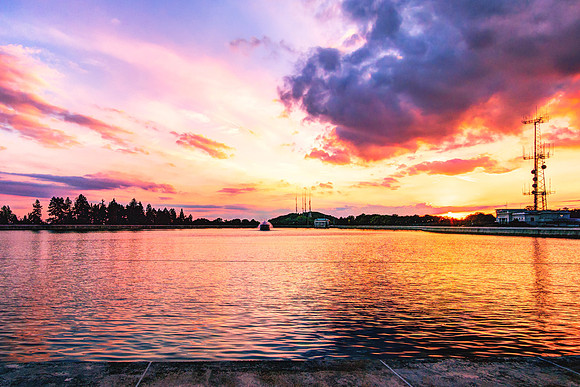 20160920-DSC3231: Sunset over the reservoir at Cobbs Hill in Rochester NY.