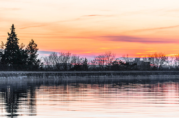 20141226-DSC6429: Purple haze just after sunset at the reservoir at Cobbs Hill.