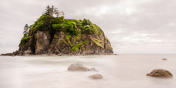 20160624-DSC1418: Sea Stacks at Ruby Beach, Olympic National Park, Washington. (2x1 image size)
