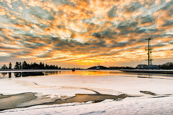 20190126-JAH06372: Cobbs Hill Reservoir  starting to freeze over in late January 2019.