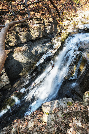 20190320-JAH06639: Pocket Falls in Edwards Lake Cliff Preserve, Lansing NY.